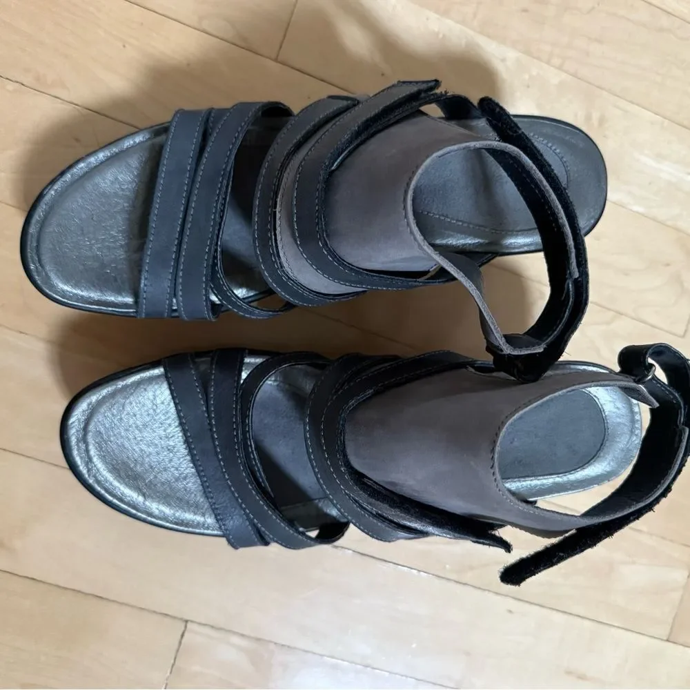 Naot Prestigehed Black/Gray Road Leather Wedge Sandal 40 NWOB